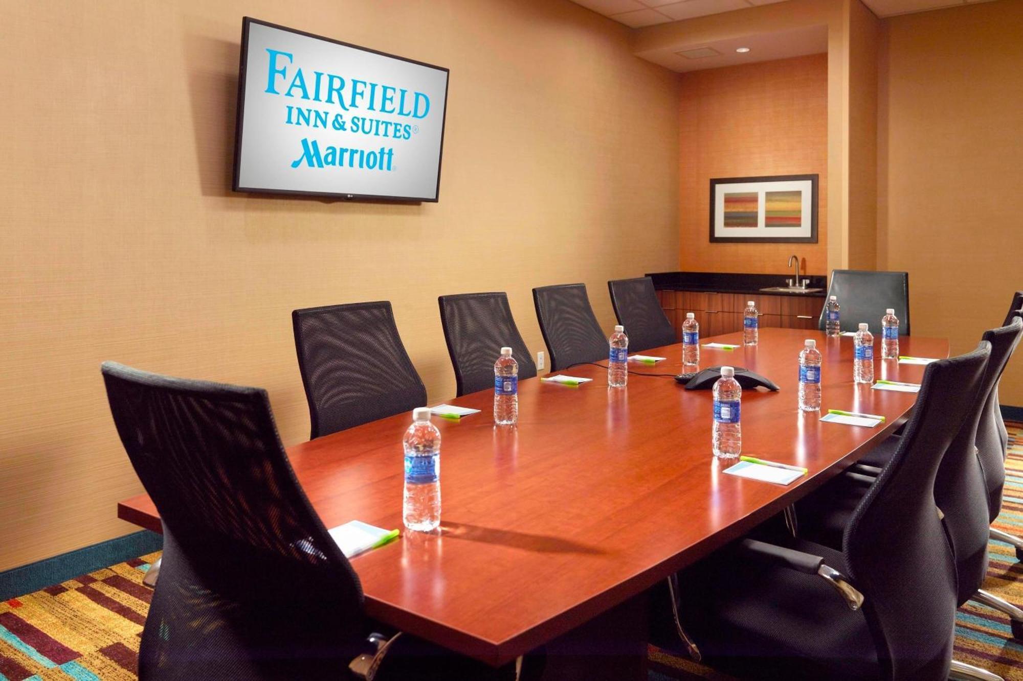 Fairfield Inn & Suites By Marriott Fayetteville North Exterior photo