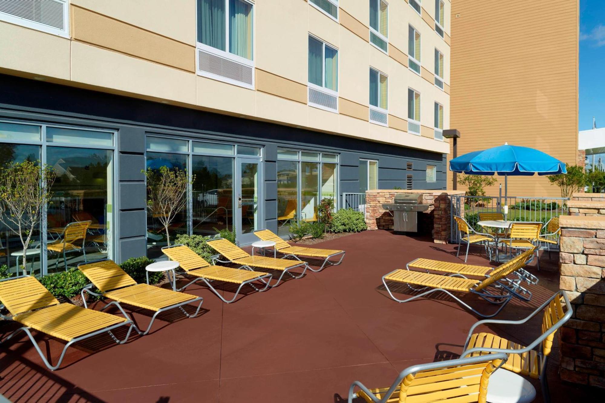 Fairfield Inn & Suites By Marriott Fayetteville North Exterior photo